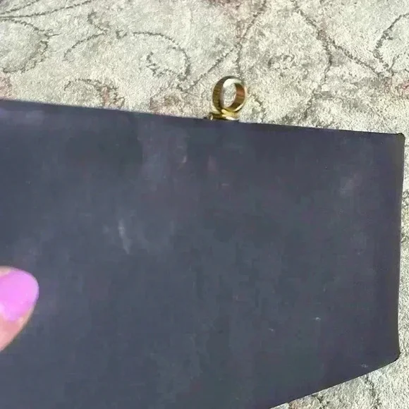 Vintage 50s/60s Andé black silk clutch - Picture 9 of 16